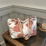 TR-10070063473 Bolso de mano peludo con estampado de vaca