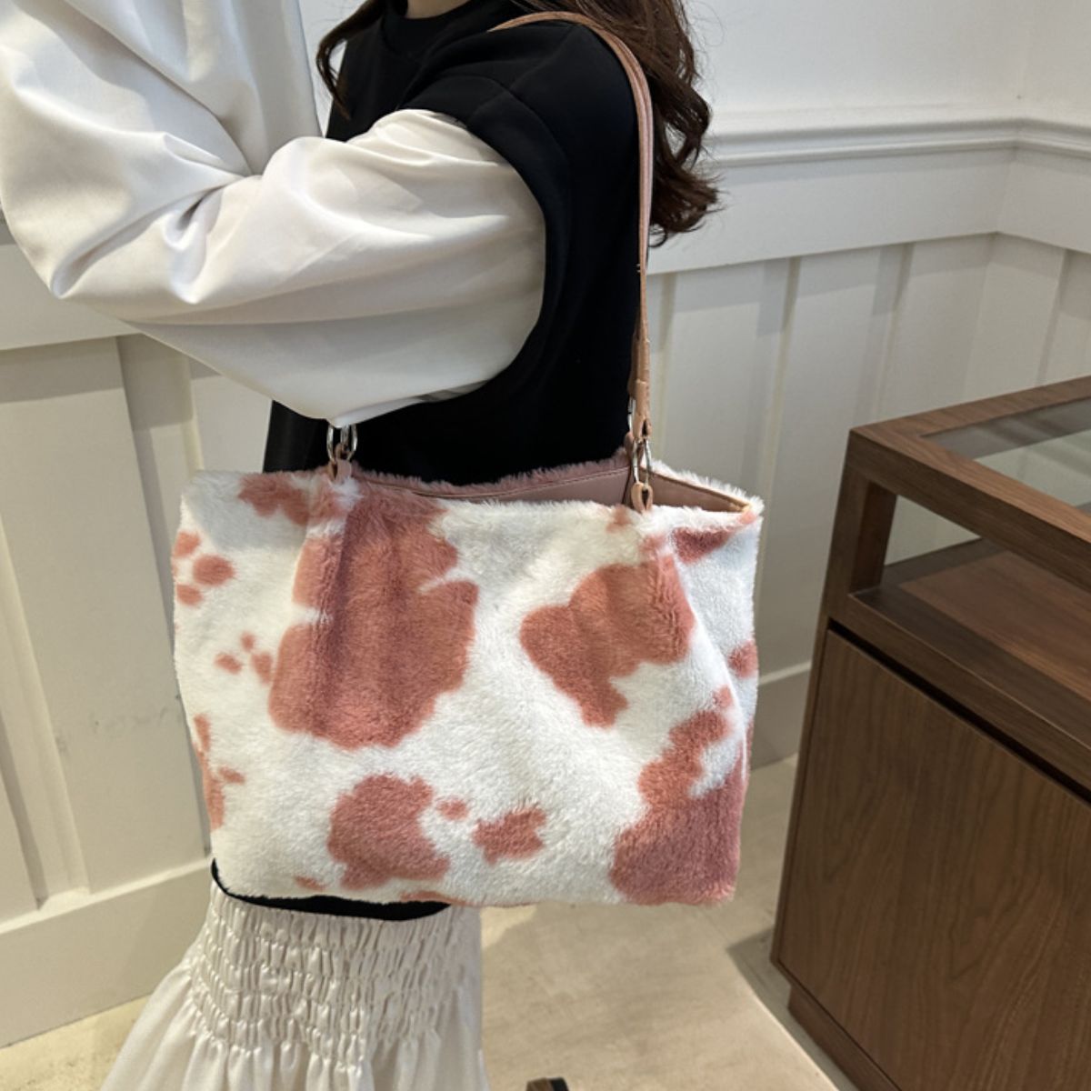TR-10070063473 Cow Print Furry Tote Bag