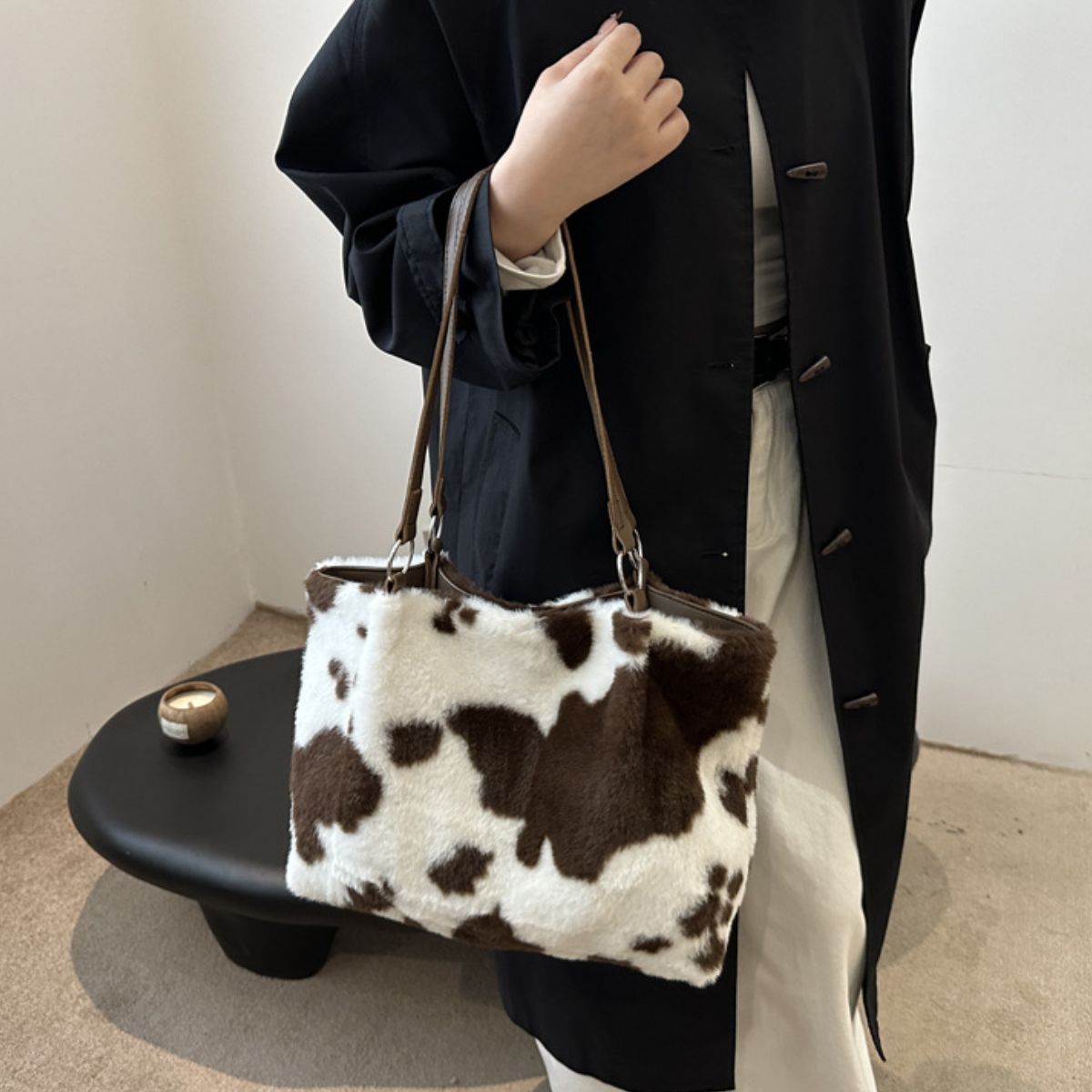 TR-10070063473 Cow Print Furry Tote Bag