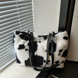 TR-10070063473 Bolso de mano peludo con estampado de vaca