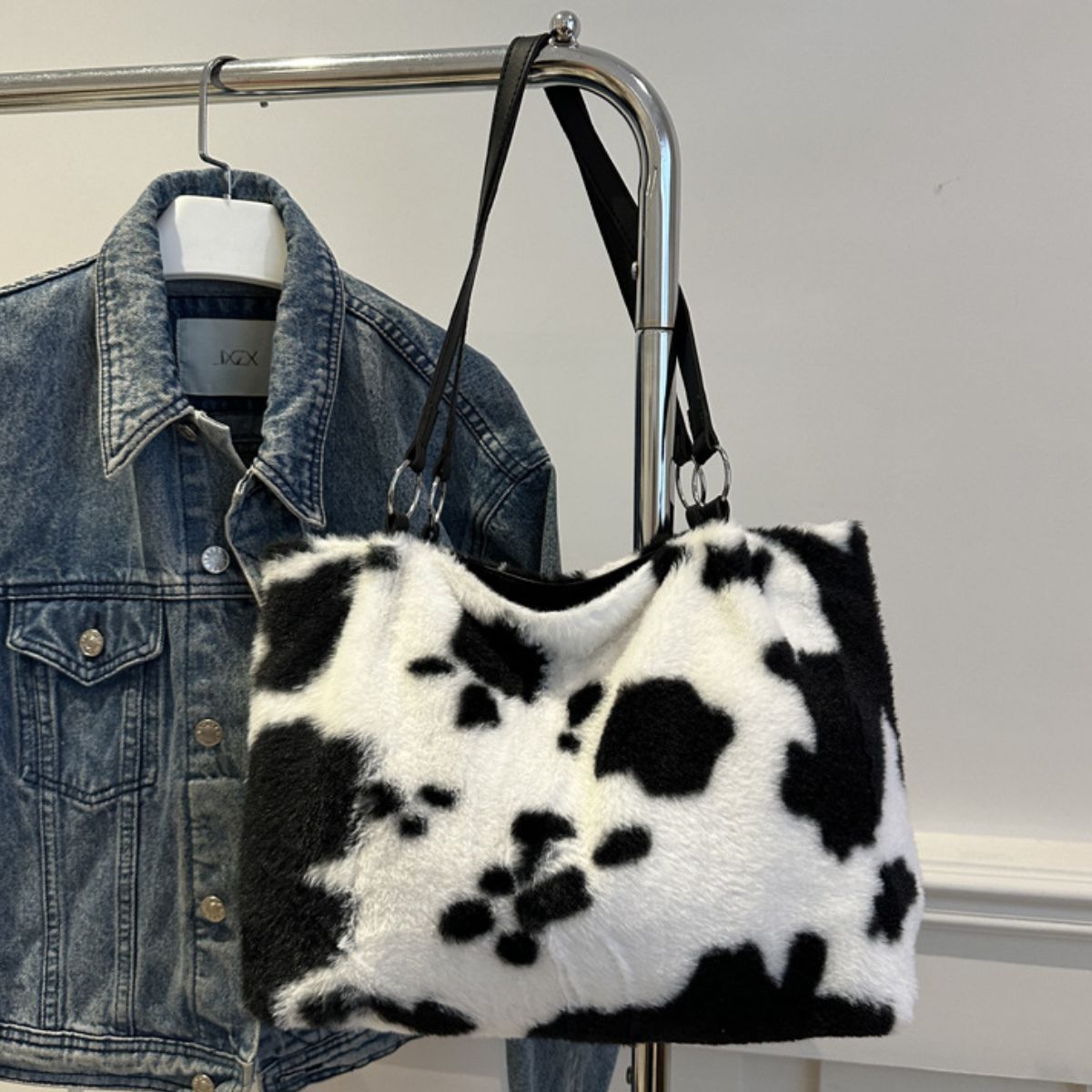 TR-10070063473 Cow Print Furry Tote Bag